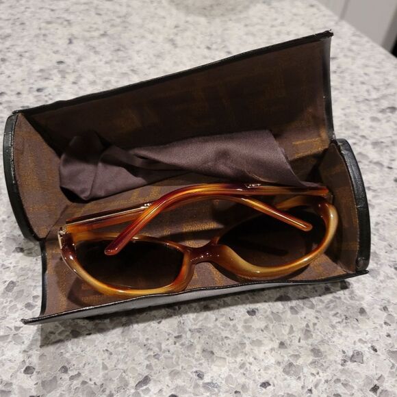 Fendi Authentic Sunglasses Women Brown Frame, Oval Round Pre-Owned - Picture 14 of 14